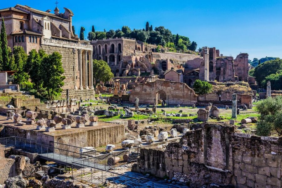 Rome: Colosseum, Ancient Rome and Catacombs Tours & Tickets - Guided tour or audio app?