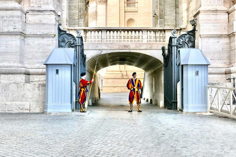 Rome: Guided Tour of St. Peter's Basilica, Grottoes & Square - The security line changes the whole schedule