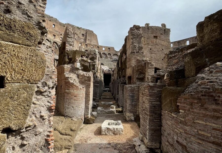 Rome: Guided Tour of the Colosseum Underground - Meeting the guide at Via dei Fori Imperiali
