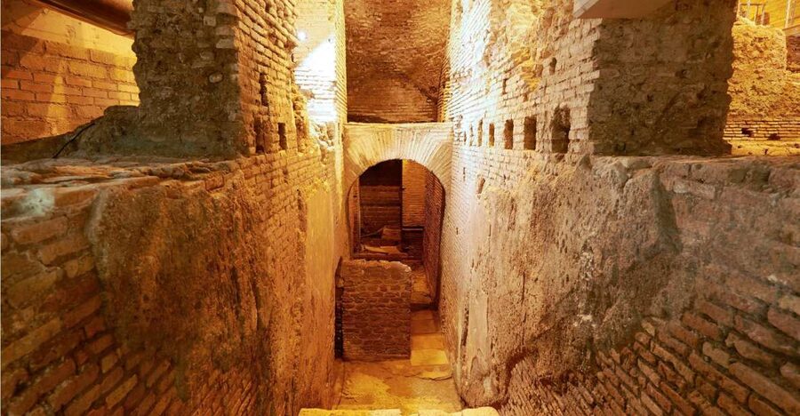 Rome: Immersive Underground and Piazzas Tour - Key points at a glance