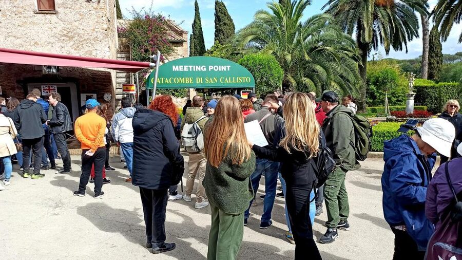 Rome: Official Catacombs Guided Tour with Golf Cart Shuttle - What the underground setting demands