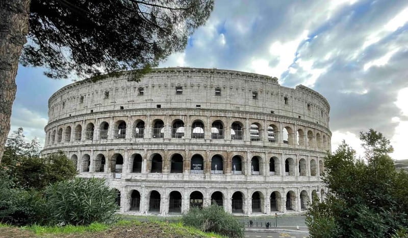 Rome: Roman Forum and Colosseum Underground Exclusive Tour - The value of having a guide