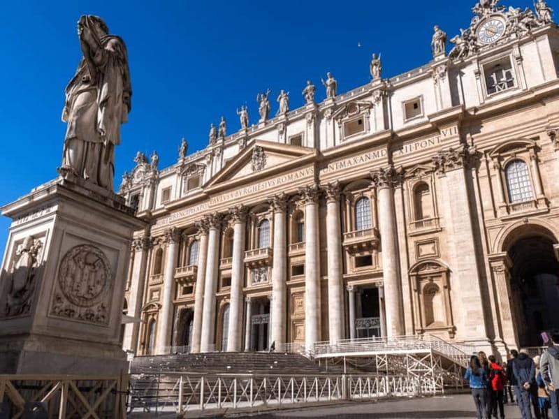 Rome: St Peter's Basilica Express Tour & Grottoes - Michelangelo’s Pietà behind glass