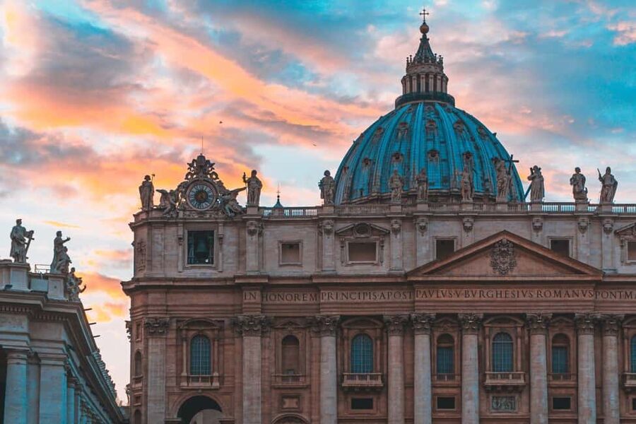 Rome: St. Peter’s Basilica Tour with Vatican Grottoes - St. Peter’s Square gives you the right introduction