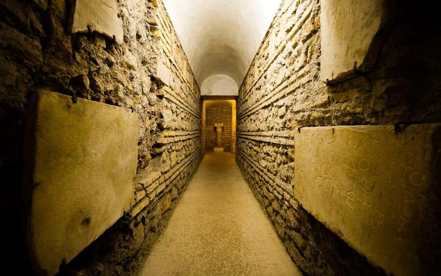Rome: Trastevere Underground Crypt and Jewish Ghetto tour - Finishing in the Jewish Ghetto