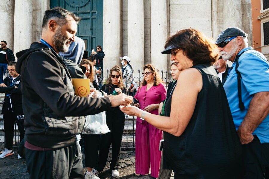 Rome: Trevi Fountain and Underground Guided Tour - Nine meters below Rome at Vicus Caprarius