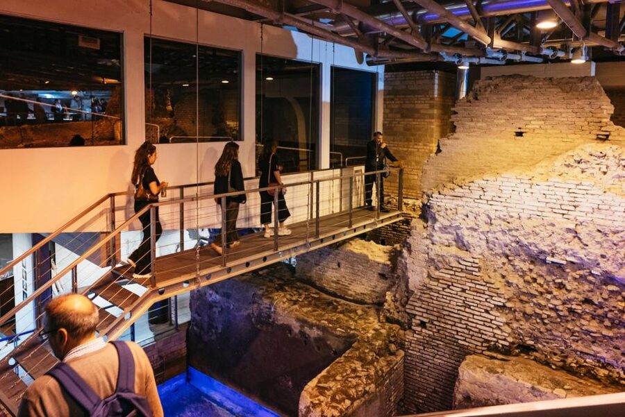 Rome: Trevi Fountain and Underground Guided Tour - The guide matters more than the size of the site