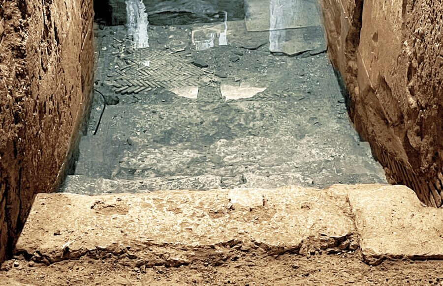 Rome: Trevi Fountain Underground Small Group Tour - What lies beneath Trevi Fountain