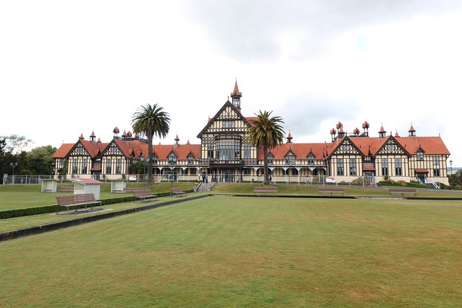 Rotorua and Waitomo Caves Day Trip from Auckland -Smaller Groups - Guides can make or break the road time