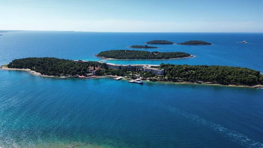 Rovinj: Red Island and Pirate Cave speedboat tour - Who should book this outing?