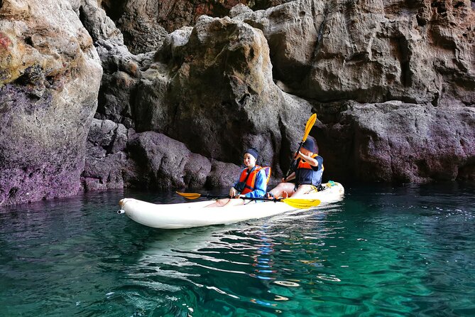 Sagres: Praia Da Ingrina Caves Guided Kayaking Tour - How the guide shapes the experience