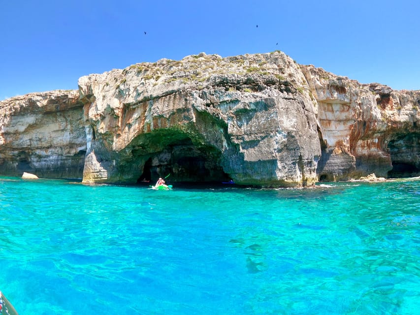 Santa Maria di Leuca: Kayak and Canoe Tour in the caves - Entering the caves at water level
