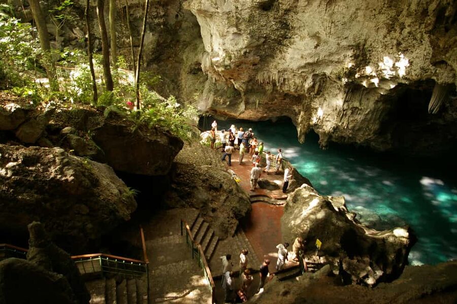 Santo Domingo: Colonial Zone, 3 Eyes, Cave Cable Car Tour - Los Tres Ojos, where the day gets dramatic