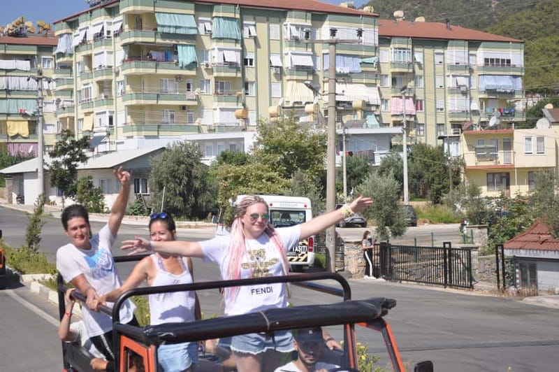 Sapadere Jeep Safari: Taurus Mountains, Waterfall & Cave - Water fights and the social side of the jeeps