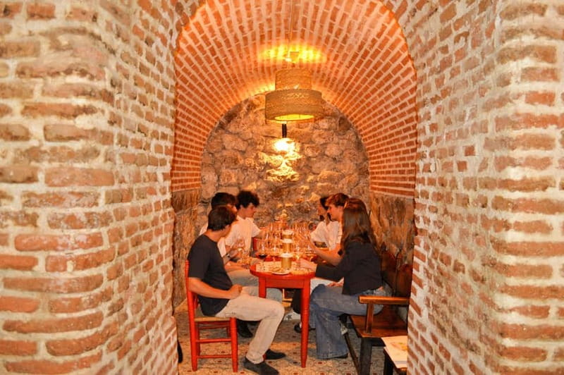 Secret Cave Wine & Tasting Experience in the Heart of Madrid - The white wines: Viura to Godello