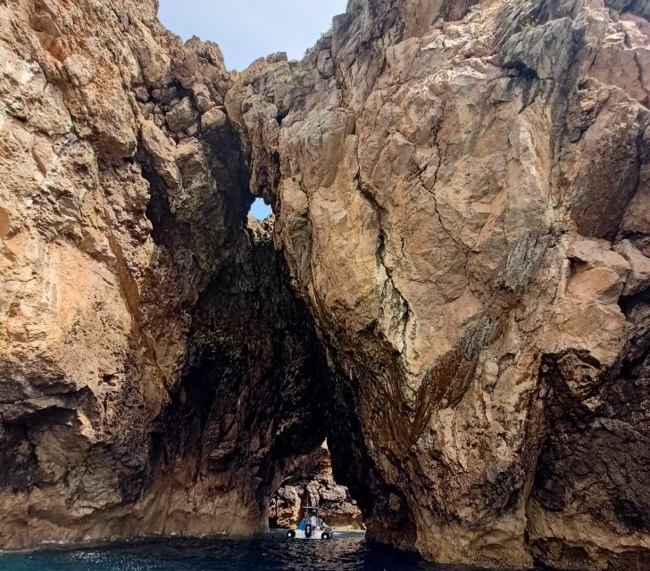 Sesimbra: Arrábida and Espichel Caves Tour and Snorkel - The Baleeira Beach swimming stop