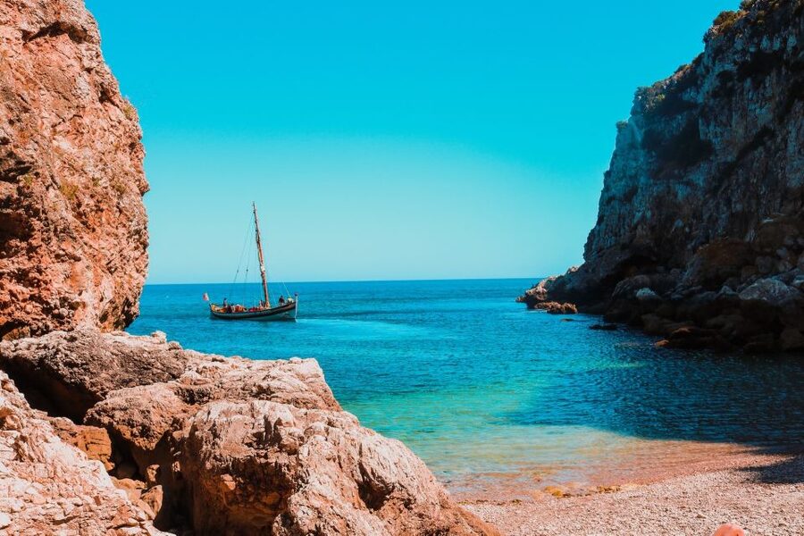 Sesimbra: Arrábida Beaches & Caves Boat Tour with Snorkeling - Who will enjoy this boat tour most?