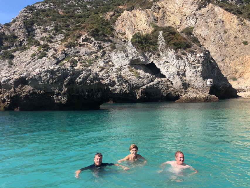 Sesimbra: Arrábida Beaches & Caves Boat Tour with Snorkeling - Baleeira and the story of the fishermen