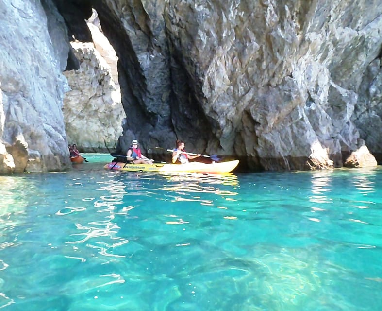 Sesimbra: Ribeiro Cavalo Beach, Caves, & Arrábida Kayak Tour - Guides and group atmosphere