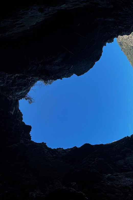 SHARK CAVE KAYAK TOUR - Why seeing Cinque Terre from the sea matters