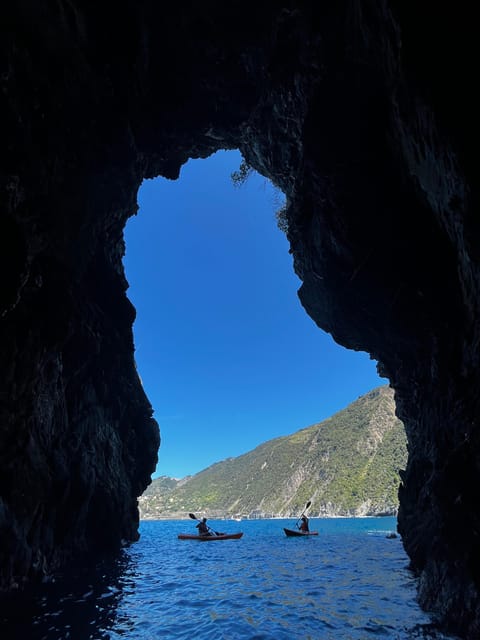 SHARK CAVE KAYAK TOUR - Paddling toward Shark Cave