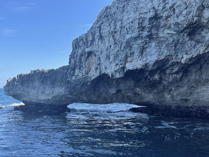siracusa boat tour with visit to sea caves and ortigiaisland - Meeting at the Ortigia Island Excursion Office