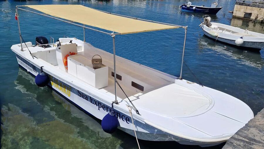 Siracusa: Ortigia & Sea Caves Boat Tour w/ Prosecco & Fruit - Why Ortigia looks different from a boat