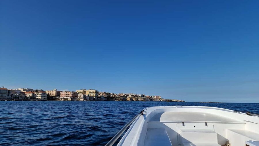 Siracusa: Ortigia & Sea Caves Boat Tour w/ Prosecco & Fruit - Who should book this Ortigia boat trip