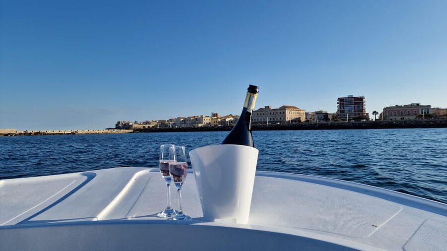 Siracusa: Ortigia & Sea Caves Boat Tour with Sunset Apertif - Key points to know before booking