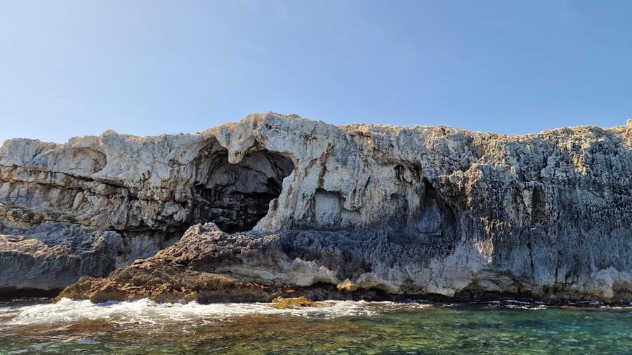Siracusa: Ortigia & Sea Caves Boat Tour with Sunset Apertif - Seeing Ortigia from Fonte Aretusa to Castello Maniace