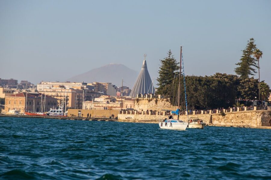 Siracusa: Ortygia Island Boat Tour with Grotto Visit - Who will enjoy this tour most?