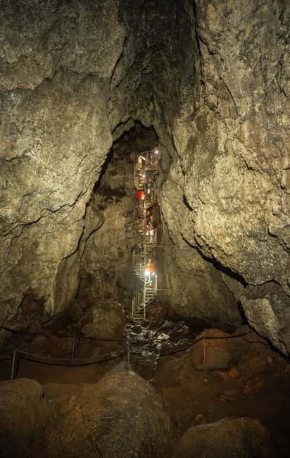 Snæfellsnes: Vatnshellir Lava Cave Tour - How the guiding shapes the experience