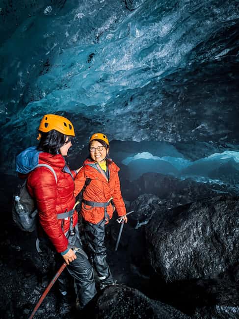 Sólheimajökull: Glacier Hike and Blue Ice Cave Tour - Finding the blue ice cave