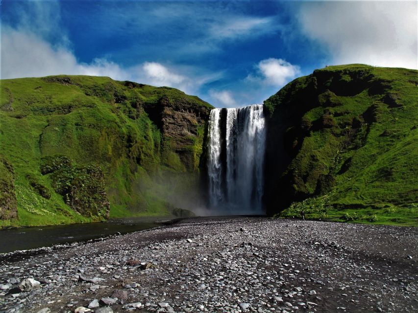 South Coast Iceland: 2-Day Blue Ice Cave & Jokulsarlon Tour - The overnight stop and the Northern Lights