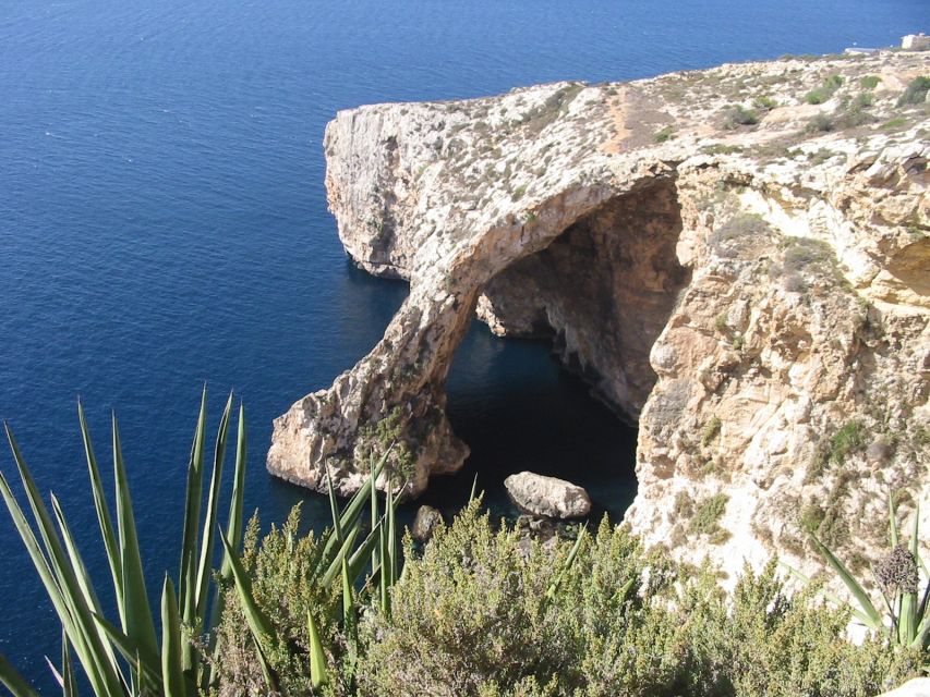 Southern Malta: Blue Grotto, Hagar Qim, and Marsaxlokk Tour - Wied iż-Żurrieq and the Blue Grotto