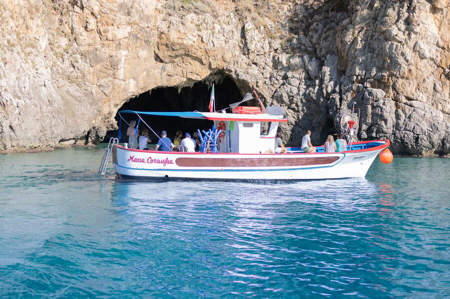 Sperlonga: Boat Cruise to the Blue Grotto with Swimming - Guides, languages, and the feel on board