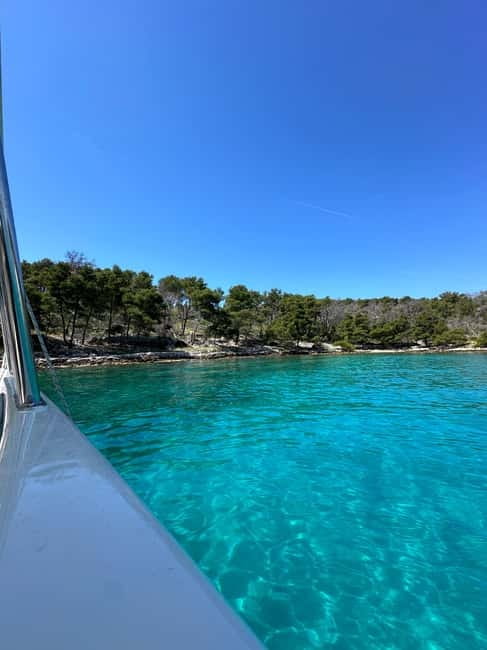 Split: 5 Islands Full-Day Tour to Blue Cave, Vis & Hvar - The early run to Bisevo and the Blue Cave