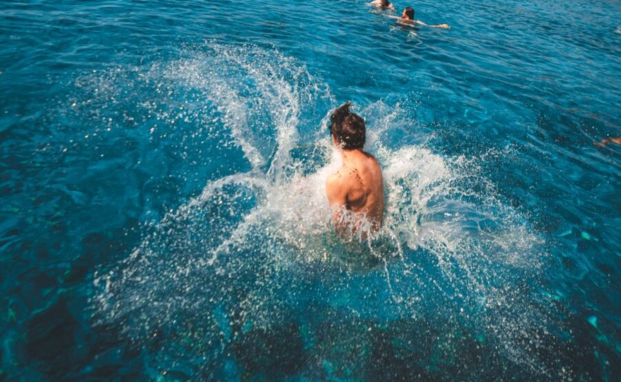 Split: Blue Cave and 5 Islands Tour - Lunch and a drink among the Pakleni Islands