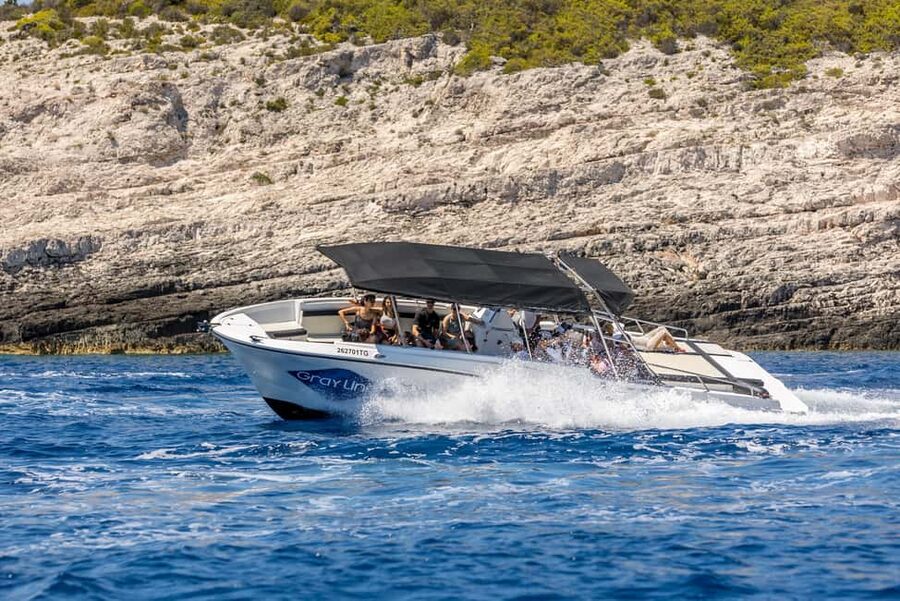 Split: Blue Cave & Hvar Small-Group Speedboat Tour - Komiža, Vis Island’s fishing-village pause