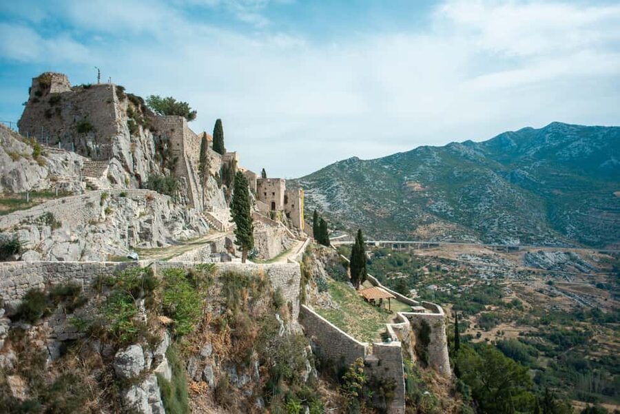 Split: Private tour to Klis Fortress and Vranjača cave - Why this combination works near Split
