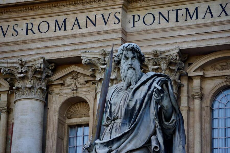 St. Peter’s Basilica and Vatican Grottoes Tour - Finding the meeting point near St. Peter’s Square