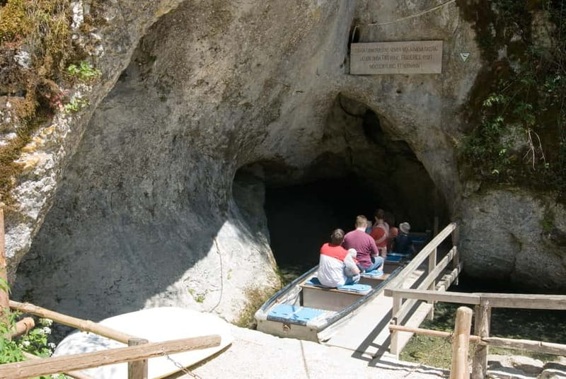 Swabian Jura: Entering the Wimsen Cave by boat - Inside the 70-meter passage