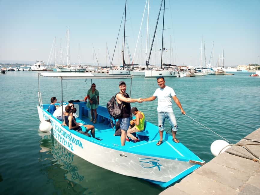 Syracuse: boat tour of sea caves and Ortigia, Papyrus Excursion - Meeting Simona and boarding with Roberto