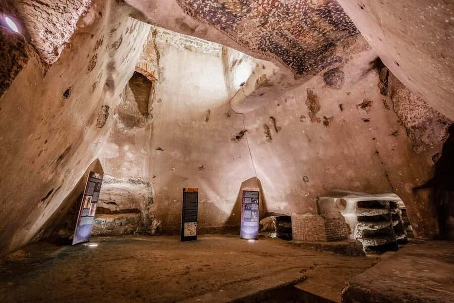 Syracuse: Entry ticket and guided tour of the Catacombs of Saint Lucia - Beneath Piazza Santa Lucia: Syracuse’s early Christian cemetery