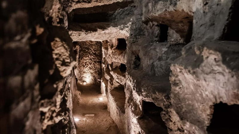 Syracuse: Entry ticket and guided tour of the Catacombs of Saint Lucia - What the 45-minute guided visit covers