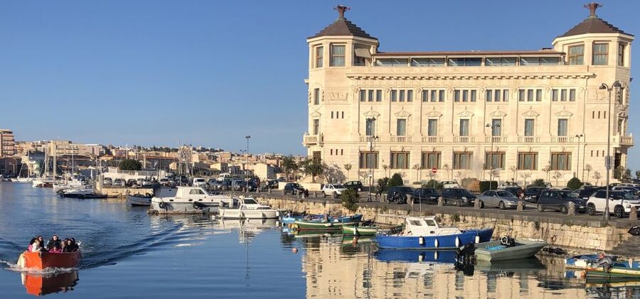 Syracuse: Tour of Ortigia Island & Caves with Local Skipper - Arethusa Spring and the Alfeo Promenade from offshore