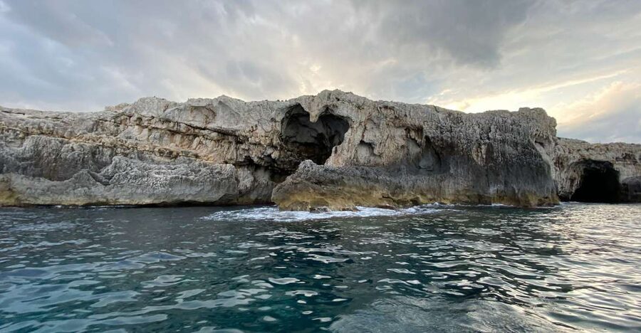 Syracuse: Tour of Ortigia Island & Caves with Local Skipper - What the guides add to a one-hour ride