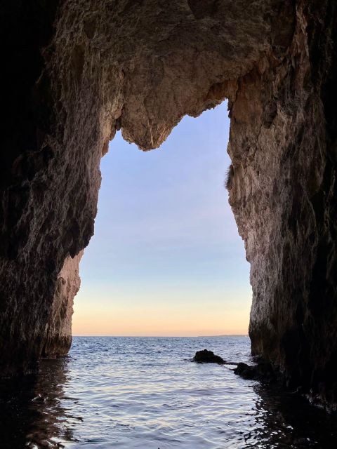 Syracuse:Tour Ortigia,caves with local skipper explanation - Grotta del Corallo and the coastal caves
