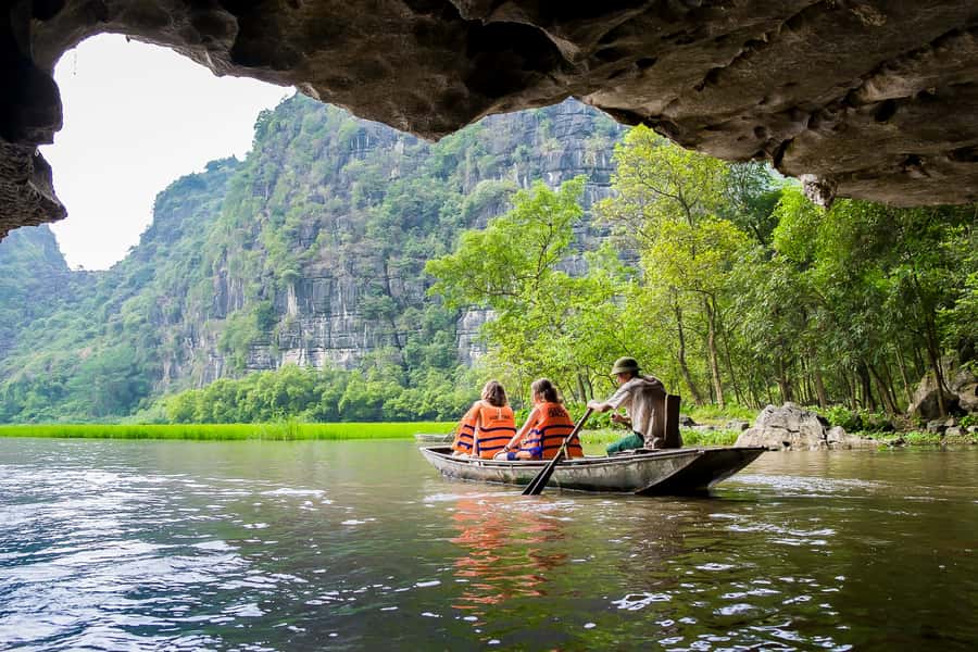 The Best Ninh Binh Tour: Hoa Lu - Trang An/TamCoc - Mua Cave - Mua Cave and the 486-step climb