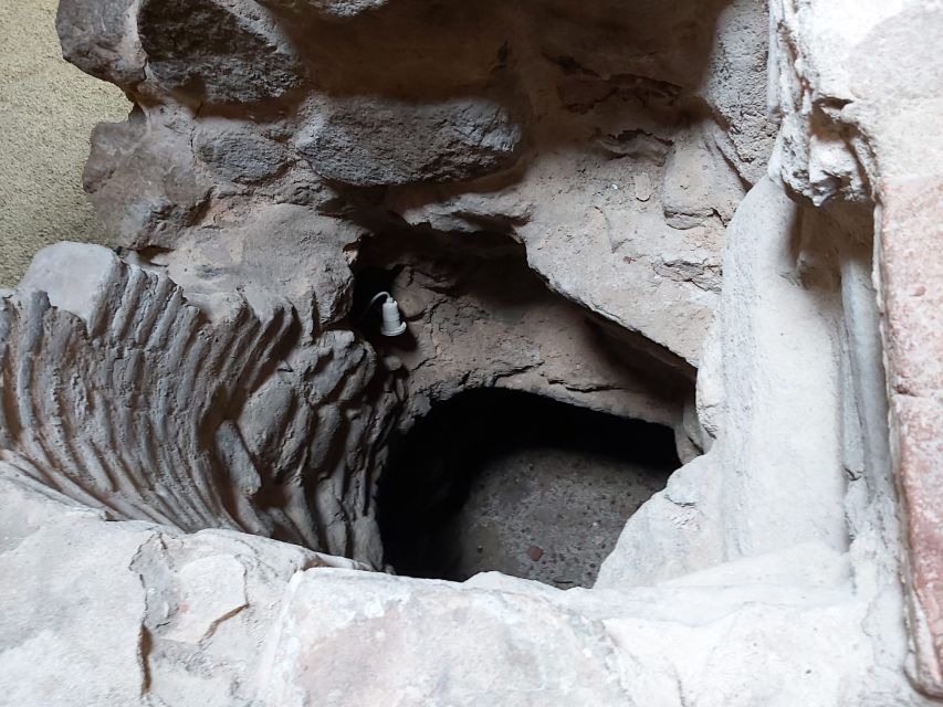 Toledo: Ancient Underground City Tour in Spanish - Meeting point, footwear, and other practical details